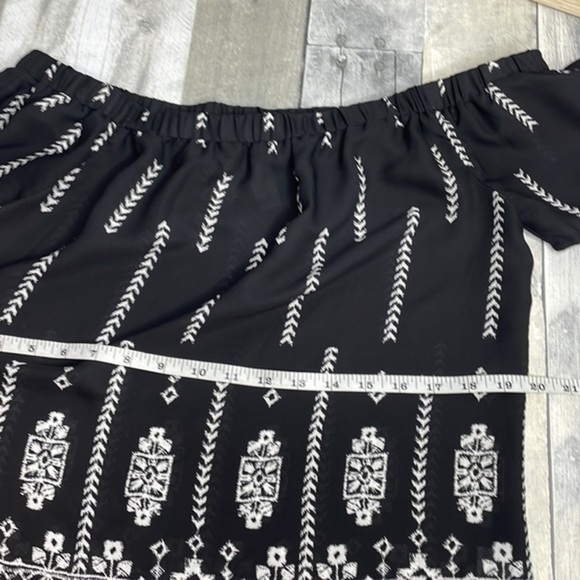 SOCIETY Girl black & white geometric print blouse. Tie details on sleeves. Small - Picture 8 of 12